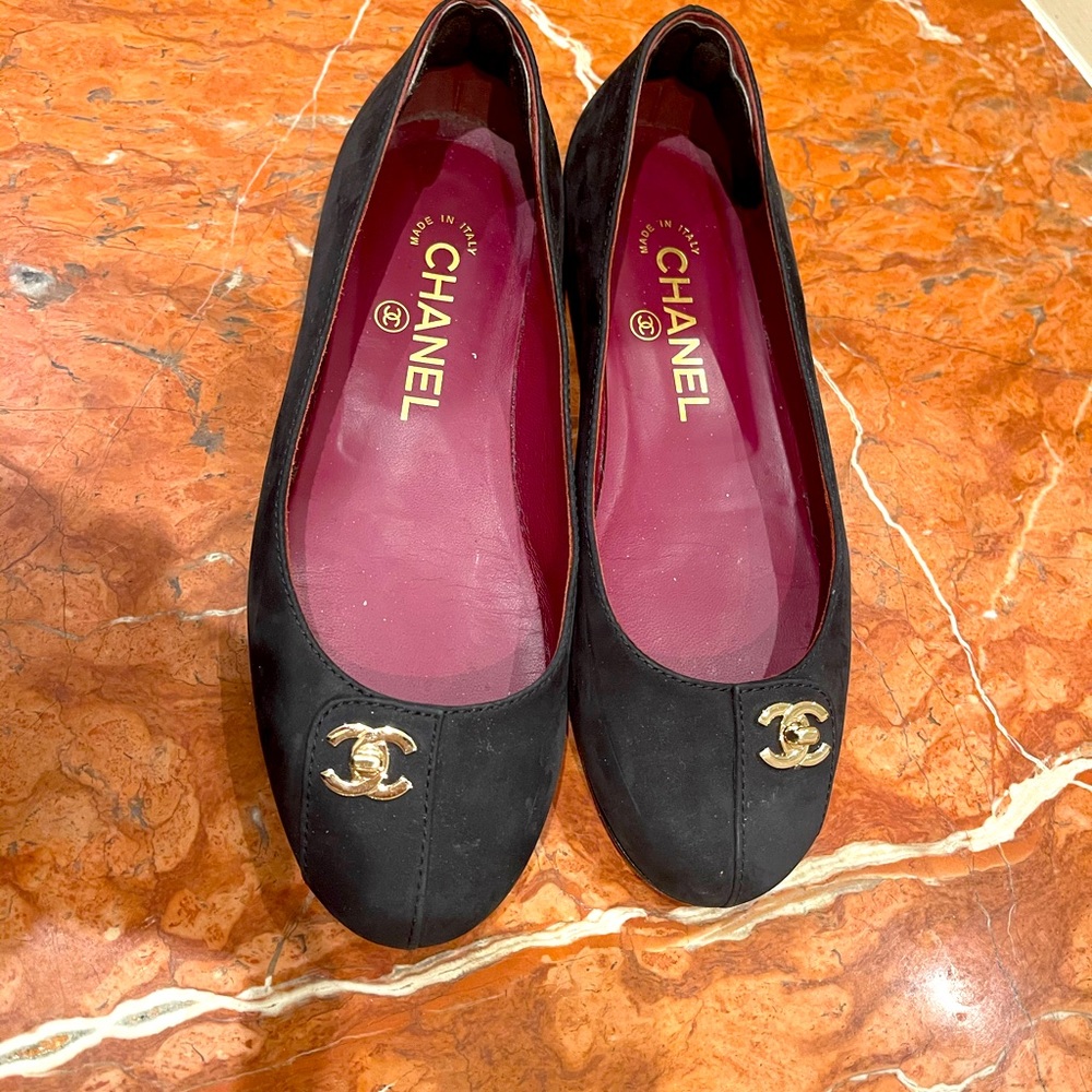 💯 Authentic Chanel flat